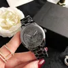 Modemerk Horloges vrouwen Meisje kristal Grote letters stijl Metalen stalen band Quartz Polshorloge M118