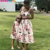 Family Look Women Matching Mother and Daughter Clothes Abito floreale senza maniche per mamma Me Kids Girls Mom Dresses 210724