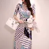 女性のためのマキシフローラルドレスのための夏のストライプ半袖Vネックポリエステルレディースセクシーなエレガントなプリントロングドレス210602