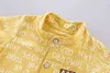 ファッション男の子の赤ちゃん夏の手紙服セットプリント半袖シャツ+幼児の幼児男の子服のためのズボン1 2 3 4年G220310