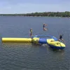 Trampoline d'eau gonflable bleu jaune de marchandises de sports en plein air avec des videurs de saut de sac d'oreiller de saut de tube de glissière pour des jeux de parc d'océan