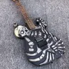 Hembry Hand Gesneden J Frog George Lynch Skull Bones Elektrische Gitaar Floyd Rose Tremolo, Palissander Fingerboard, Black Hardware