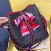 Borsa Tote Borse da donna Materiale in pelle microfibra Borse a tracolla da donna più vendute Il codice seriale viene fornito con la sciarpa