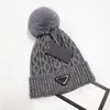 Fashion Women Winter Beanies Caps Cappelli per il cofano per esterni femminile con pellicce di raccoon vera pompoms warm gall capback woman design8250082