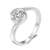 Popolare nell'anello nuziale americano di moda con diamante tondo Moissanite D-colore S925 placcato platino, gioielli femminili semplici ed eleganti