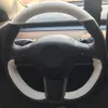 Tesla Model 3 2017 2018 2018 2017 2018에 대한 스티어링 휠에 손으로 바느질 된 자동차 스티어링 휠 커버 스웨이드 암소 가죽 냉각탄
