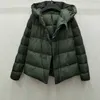 Vinterjacka Kvinnor Ultra Light 90% Vit Duck Down Jacket Hooded Warm Långärmad Kvinnlig Kort Nedgång Parka Armé Green 210819