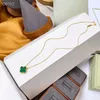 Progettista di marca vintage in rame con pendente verde placcato oro 18 carati Collana in ceramica con quadrifoglio per gioielli da donna7780915