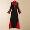 2022 Vår långärmad stativ krage svart röd kontrast färg stretch stickad paneled lång maxi klänning eleganta casual klänningar 21d161124