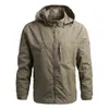 Homens Ao ar livre Soft Shell Exército Verde Jaqueta Casual Solto Windproof À Prova D 'Água Esportes Outono Inverno Plus Tamanho 211217