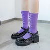 卸売壊れた穴socks女性のネットレッドスプリングと夏の薄い女性用パイルJK新しいカジュアルミッドチューブコットン