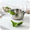 NEWNEW Arrivée Silicone Pot Crépines Liquide Entonnoir Cuisson Pâte Déflecteur Anti-déversement Vidange Casseroles Cuisine Cuisine Outil RRF11721