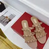 Luxurys Designers Women Sandals Flat Slide Leather Bottom Rivet Party Solid Color Slippers Sexy Comfortable Slides Sandy Beach Flip Flop Slipper