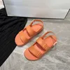 Sandalias de mujer 2021 Señoras planas zapatos de estilo de barra paralela mujeres punta redonda plataforma sólida moda casual playa hebilla zapato verano Y0721