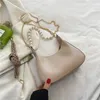 トートズ2021年夏ハーフムーンパール女性のための小さなショルダーバッグユニークなデザインチェーンホーボーレディースクロスボディバゲットガールズハンドバッグ