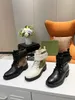 Zapatos de mujer clásicos diseñador de lujo con cordones letras antideslizantes de cuero resistente al desgaste botas cortas Martin botas de nieve de felpa de invierno