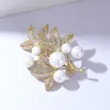 Pins, Brooches 2021 Ladies Brooch Copper Micro-inlaid Zircon Natural Freshwater Pearl Leaves Corsage Wholesale