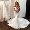 2022 Amazon Floral Lace Bröllopsklänning av axeln Mermaid Style Hollow Back knäppta Zipper Bridal Dresses Extra Small Långt tåg