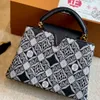 Luxury Designer France Brand Classic Capucines Totes v￤skor av h￶g kvalitet ￤kta l￤der gamla blomma axelv￤skor mode b￤sts￤ljande handv￤skor designers v￤ska