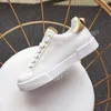Mans Bayan Çizmeler Rahat Ayakkabılar Seyahat İşlemeli Vintage Dantel-Up Sneaker Tuval Moda Tasarımcısı Koşu Eğitmenler Mektuplar Kadın Ayakkabı Baskılı Spor Sneakers