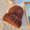 Vinter varm fluffig knittied hatt för kvinnor mode ullmössa Kvinnor Koreanskt örat skydd Skullies Mössor