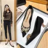 2021 luxe strass métal papillon embelli femmes pompes bout pointu Satin talons hauts printemps été bureau dame chaussures K78