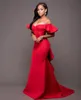 ¡NUEVO! 2022 Hermosa sirena roja Vestidos largos para damas de honor Fuera del hombro Sin respaldo Dama de honor Hasta el suelo Satén Vestido de fiesta de bodas Tallas grandes