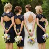 Marineblau Brautjungfernkleider mit überbrochener Halskappe Ärmel Spitzenscheide Knie Länge hohl Rückengerautes Mädchen aus Ehrenkleid Vestidos für Country Wedding