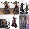 34 cm One Piece Anime Figur Dracule Mihawk Figur Santoryu Ver. PVC-åtgärd Figurleksaker Hawk-Eyes Max Collectible Model Dock Gift X0526