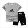 Klassieke babykleding Set Kids Boy Girl Short Sleeve T -shirtbroek 2 stks Pakken mode -tracksuits Outfits Summer Sport Suit 27T3501884