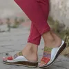 Femmes glissent sur des pantoufles dames creuses creuses couleurs mélangées Flip Flops couture de mode Sandales à coudre de la mode Chaussures de liège Plate-forme Diapositives femelles 210310