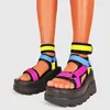 Märke 2021 Kvinnlig blandad färgplattform Sandaler Öppen tå kvinnors sandaler sommar höga kilar lyxiga tjocka botten kvinnors skor