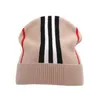 Fashion Big Girls Boys Lettere Cappelli lavorati a maglia stampati Uomini e donne Autunno Inverno Tenere al caldo Protezione per le orecchie Cappello di lana Stripe Street Outdoor Caps