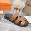 2021 Sandalen Lente Zomer Catwalk Boog Designer Modieuze Slippers Mannen En Vrouwen Hetzelfde Paar Teenlaag Koeienhuid/Frost