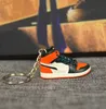 Ren Handcraft Mini 3D Stereo Sneaker Keychain Kvinna Män Kids Key Ring Gift Lyx Skor Nyckelringar Bil Handväska Nyckel Kedja Basket Skor Key Holder 10 stilar