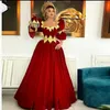 Bliski Wschód Arabski Dubai REAS SUBLES A LINE Gold Applique Formalne suknie wieczorowe Red Veet Vestido de Fiesta Party Wear 322