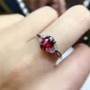 Weainy Solid 925 Sterling Silver Ren Röd Moçambique Garnet Solitaire Ring för Kvinnor Ovala Cut Fashion Tillbehör På