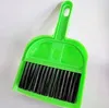 Mini escovas de limpeza de desktop colorido escova e escova de teclado com pequena vassoura dustpan casa canto limpo ferramentas