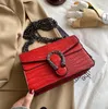 Fabriek hele dames kettingtas eenvoudige atmosferische druk bloem lederen messenger bags street trend krokodil handtassen retro 2438