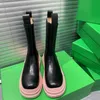 2021 fond de couleur pour femmes bottes spéciales en cuir matériau antidérapant semelle en caoutchouc luxe et confort, logo personnalisé de haute qualité 35-45