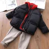 女の子のジャケット暖かい厚い子供冬の服子供の赤ちゃんのための子供たちのジャケットは赤ちゃんの男の子の外装コート幼児90〜130綿パッド付き固体211203