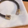 Homem mulher pulseira moda couro fivela magnética pulseiras cadeia jóias unisex pulseira alta qualidade com caixa