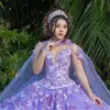 2022 Eleganckie Lekkie Dresses Lavender Lavender Quinceanera z Cape Lace Appliqued Zroszony Corset Vestido DE 15 ANOS Puffy Spódnica Słodka 16 Dress BC10931 C0304
