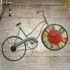 Orologi da parete American Retro Bicycle Nostalgic Coffee Shop Decorazione domestica creativa Orologio Bar Shabby Chic Design moderno 3DBG22