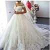 2021 Modern Plus Size Ball Gown Wedding Dresses Luxury Bridal kjolar från axeln Applique Sweetheart Lace Up Back Princess Go3046343