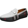 Loafer Herrskor 2021 Nya Slip on PU-läder Fritidsskor Affärsskor Mode Klassisk Bekväm Vår Höst Enkelhet Rund tå Kortfattad Solid DH531