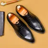 Scarpe da uomo da uomo Scarpe da uomo di alta qualità con lacci Oxford Brogue Carved Designer Social Shoes for Men A104