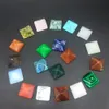 Natuurlijk kristal Halfedelsteen piramide piramidevormig gezicht zeven chakra's steen sieraden accessoire