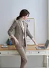 여성용 정장 재킷과 연필 바지와 공식적인 여성 비즈니스 여성 비즈니스 사무실 작업 착용 여성 Pantsuits 바지
