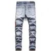 Mäns Jeans Man Ripped Patch Trend Elastic Light Blue Slim-Fit Feet Byxor Utskrift All-Match Denim Pants 3099